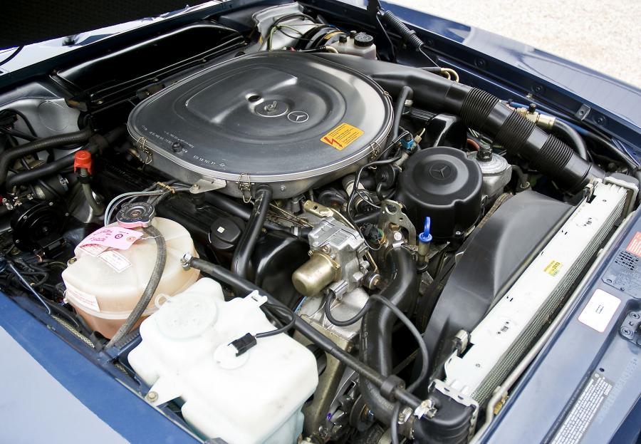  Mercedes-Benz 560 SL Roadster 1986 года  (фото 8 из 9)